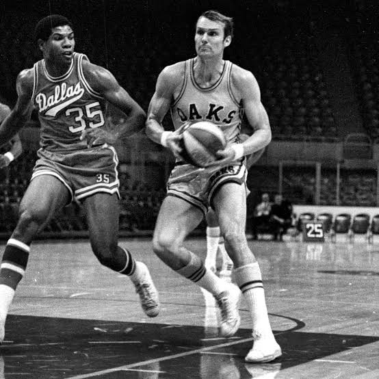 Rick Barry with the Oakland Oaks